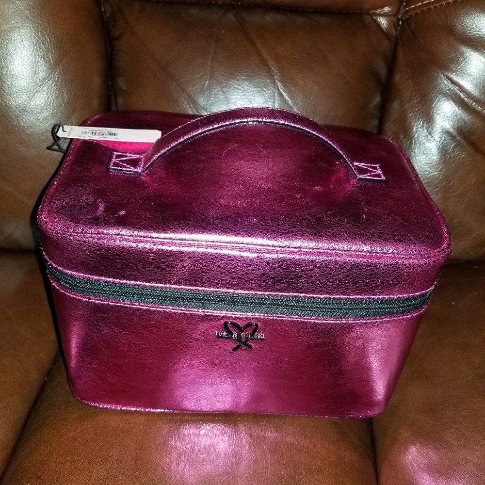 SOLD❤NWT Victoria's Secret Cosmetic Bag Duo
